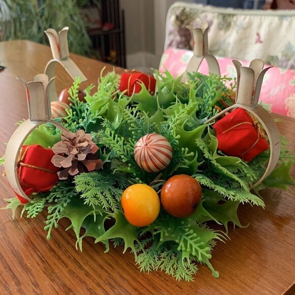 Vtg metal Christmas candle holder with greenery - Picture 2 of 6